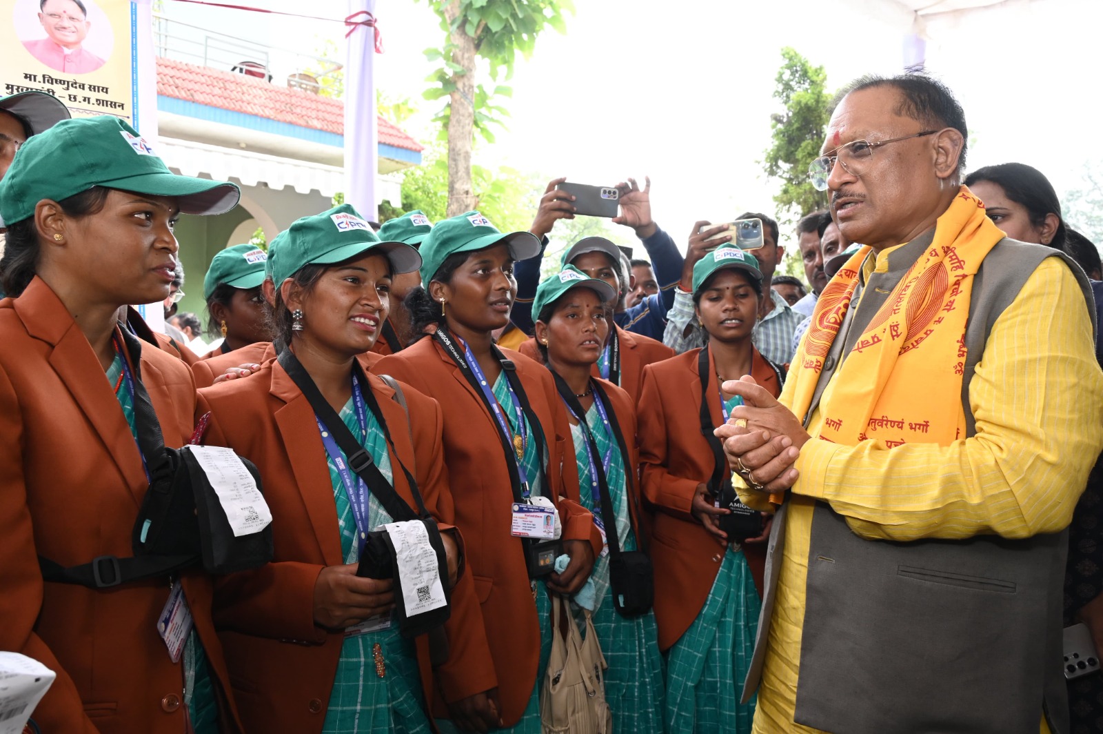 मुख्यमंत्री ने 21 बिजली सखी को बिजली कीट प्रदान किया स्व सहायता समूह की महिलाओं को रोजगार से जोड़ने का सार्थक पहल