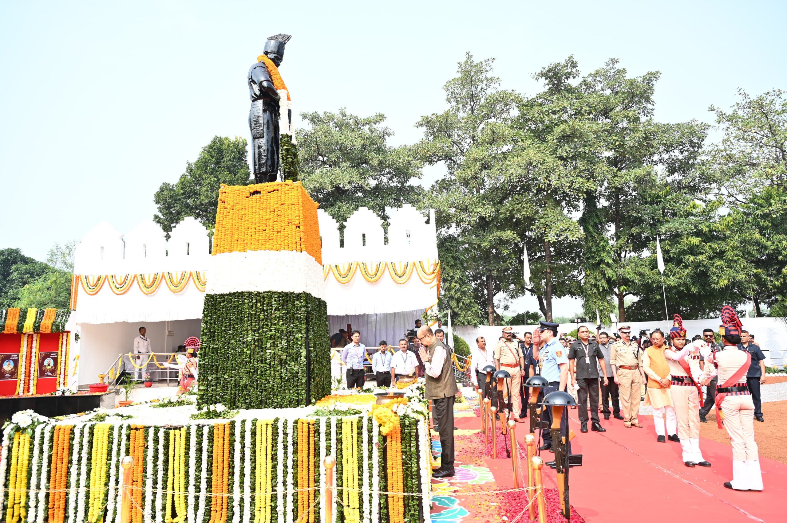 “पुलिस स्मृति दिवस पर चौथी बटालियन परिसर में राज्यपाल रमेन डेका और मुख्यमंत्री विष्णु देव साय ने शहीद जवानों को दी श्रद्धांजलि”