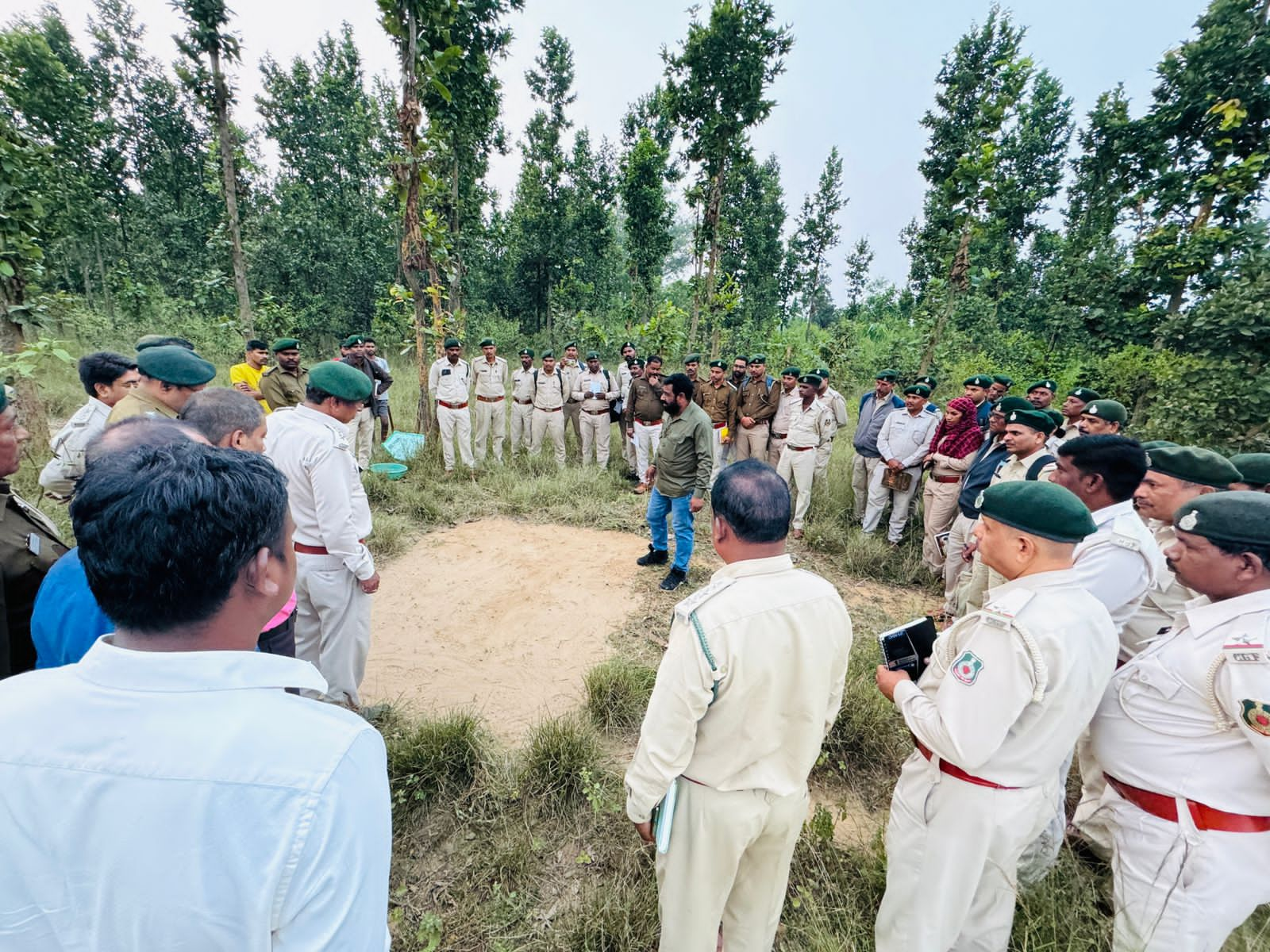 वर्ल्ड वाइड फंड फॉर नेचर-इंडिया के वन्यप्राणी विशेषज्ञ ने सूरजपुर, कोरिया, मनेन्द्रगढ़, सरगुजा वनमण्डल के अधिकारियों व कर्मचारियों को दिया प्रशिक्षण