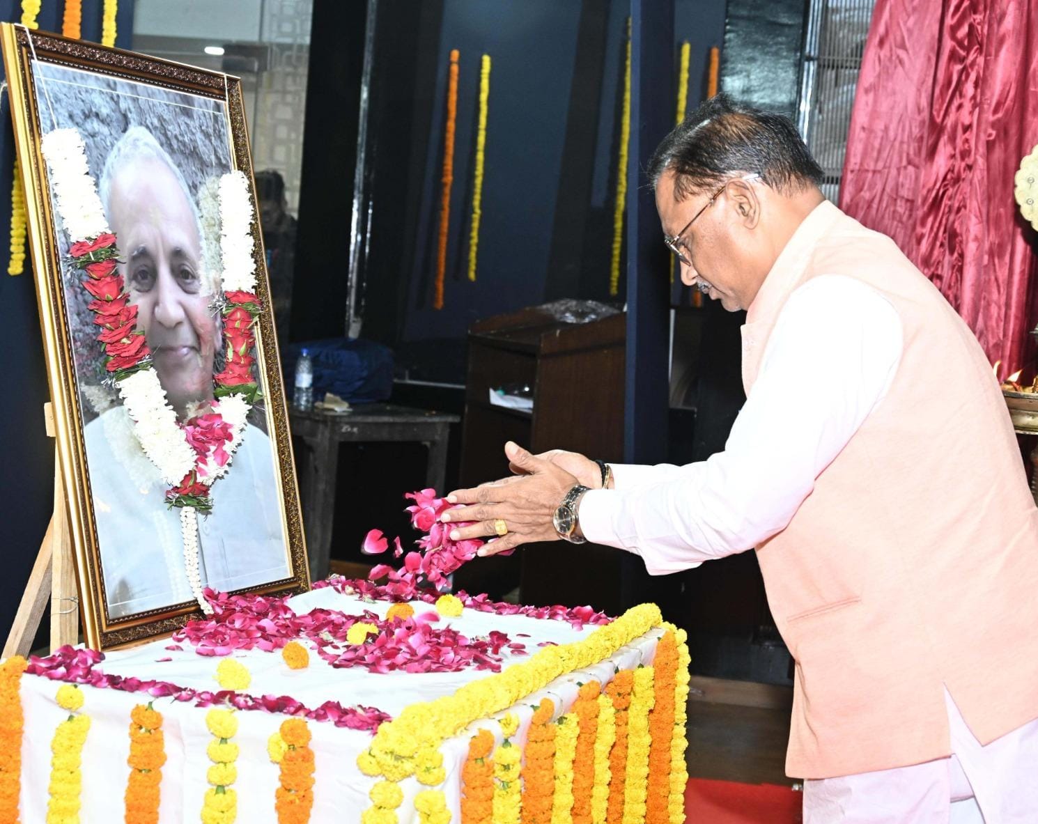 सादगी की प्रतिमूर्ति और सिद्धांत के पक्के व्यक्ति थे स्व. श्री श्रीगोपाल व्यास-मुख्यमंत्री श्री साय