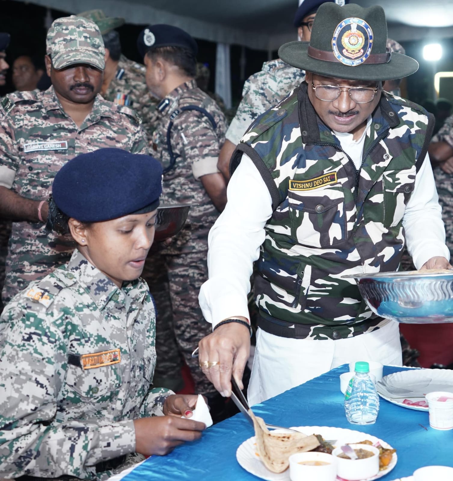 मुख्यमंत्री ने सीआरपीएफ़ बस्तरिया बटालियन की जवान प्रमिका दुग्गा की माता जी से फोन पर की बात