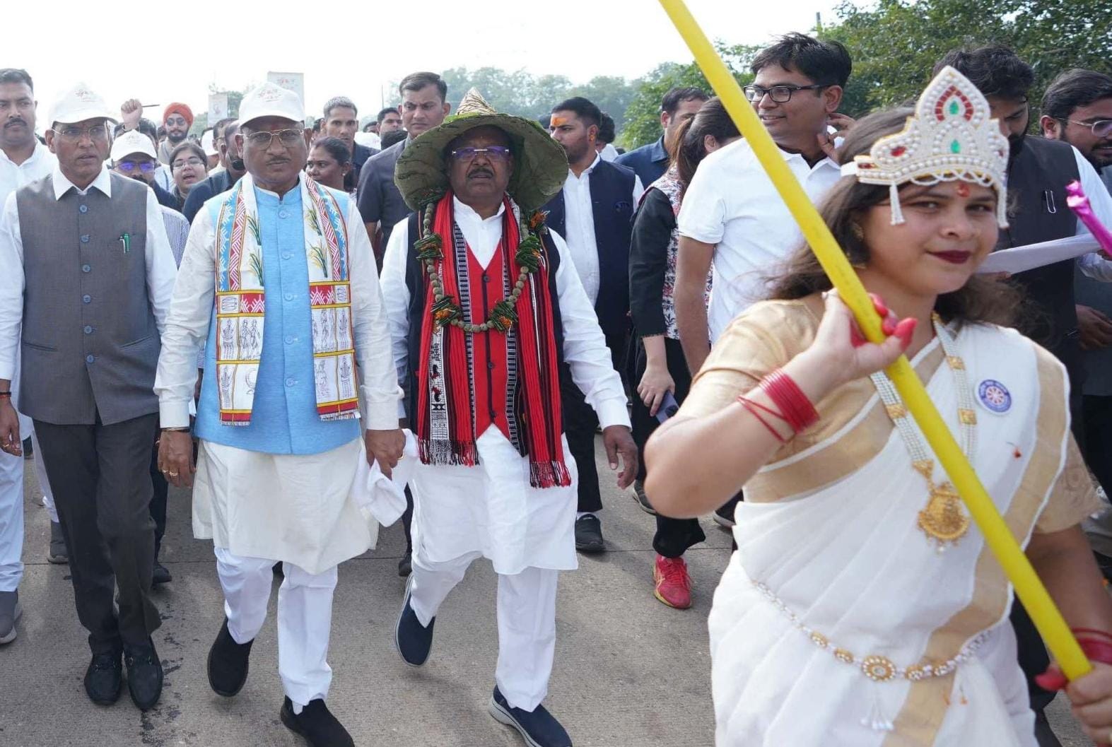 केन्द्रीय मंत्री डॉ. मांडविया एवं मुख्यमंत्री श्री विष्णु देव साय की अगुवाई में जशपुर में माटी के वीर पदयात्रा का भव्य आयोजन