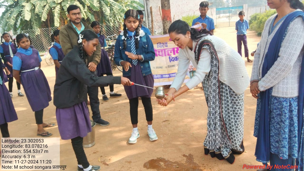 ग्राम पंचायत सोनगरा के मिडिल स्कूल में छात्राओं को शौचालय के शत प्रतिशत उपयोग और साफ सफाई व्यवस्था बनाये रखने हेतु किया गया प्रेरित