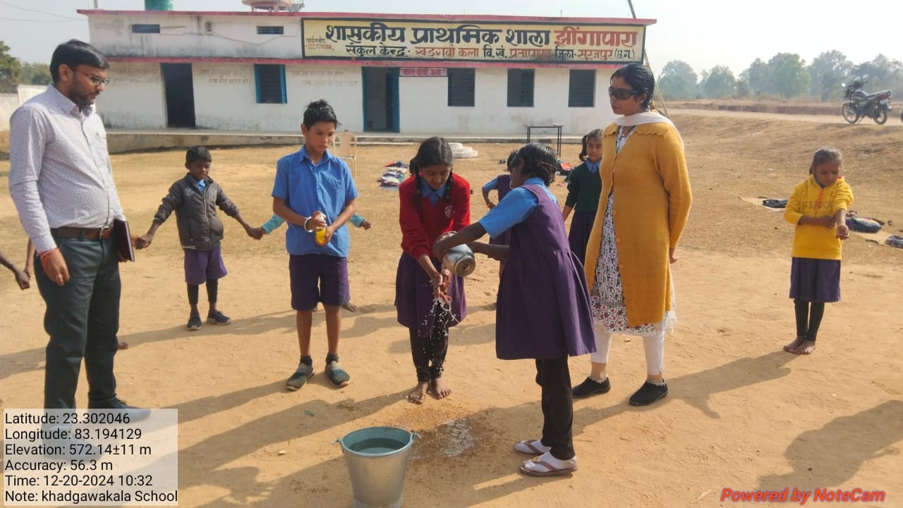 ग्राम पंचायत धरमपुर और खड़गवां कला में स्कूल के बच्चों को स्वच्छता श्रमदान और हैंड वाश के बारे में दी गई जानकारी